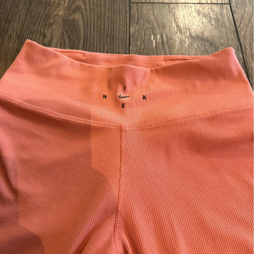 Nike Women’s Ribbed Peach Orange‎ Leggings Size S